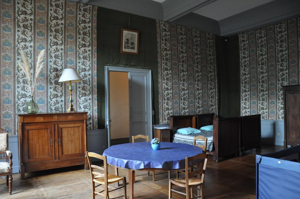 Chateau De Lanquais Bed & Breakfast Екстериор снимка