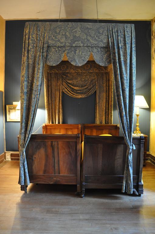 Chateau De Lanquais Bed & Breakfast Екстериор снимка