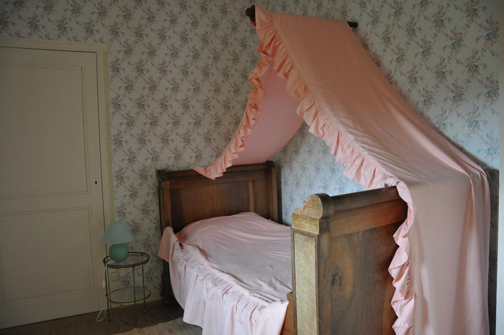 Chateau De Lanquais Bed & Breakfast Екстериор снимка